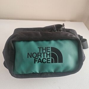 The North Face NEW Crossbody Bag, Fanny Pack, Bum Bag. 2L Green OS